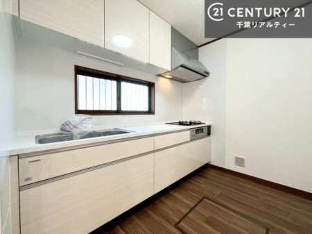 �L�b�`�� ��Ƃ����₷���V�X�e���L�b�`���ł��I���[����������t���Ă���̂ŁA�����X�y�[�X�ɕ���u���Ȃ��čςނ̂ŁA�L�X�g���āA���K�ɍ�Ƃ��ł��܂��I