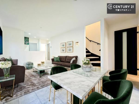 ���r���O �Ƌ��CG�p�[�X�ł��B�S�n�ǂ����r���O�͉Ƒ������R�ƏW�܂�܂��B�Ƒ��c�R�̎��Ԃ����������ł��B���Ƒ��ƁA����w�[���������Ԃ��߂��������ł��ˁB