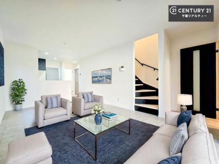 ���r���O �Ƌ��CG�p�[�X�ł��B�J�����̂���L�XLDK�I�\�t�@�[��_�C�j���O�e�[�u����u���Ă������ɂȂ�Ȃ��̂ŉ��K�ɉ߂����܂��I�R�~���j�P�[�V���������₷�����r���O�ł��I