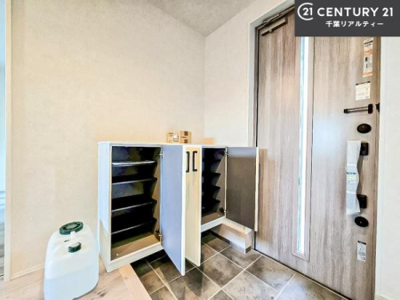 ���� �V���[�Y�{�b�N�X�t���Ȃ̂ŁA���ւ��Еt�����|�������₷���ł��I
�X�b�L���������ւŌ˂��J�����u�ԁA�������̂���S�n������Ԃ��o�}���Ă���܂��B