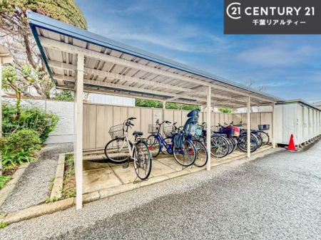 ���̑����p�� ���֏ꊮ���ŁA���q���܂̎��]�Ԃ�ʋΗp�̎��]�Ԃ����S���Ēu���܂��B���Ƒ��ɂ����ꂵ���֗��Ȑݔ��ł��B
�󂫏󋵂����C�y�ɂ��₢���킹���������B