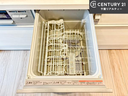 �L�b�`�� �H��@�t���̃L�b�`���ł��I�Z���������r��h�~�Ƃ��đ�ϊ��􂷂�֗��Ȏd�l�ł��I�r���g�C���Ȃ̂ŃL�b�`���̏ꏊ����炸�����X�y�[�X���L���g�����Ƃ��o���܂��I