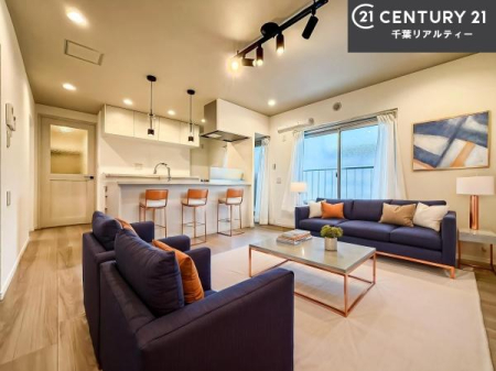 ���r���O �Ƌ��CG�p�[�X�ł��B�J�����̂���L�XLDK�I�\�t�@�[��_�C�j���O�e�[�u����u���Ă������ɂȂ�Ȃ��̂ŉ��K�ɉ߂����܂��I�R�~���j�P�[�V���������₷�����r���O�ł��I