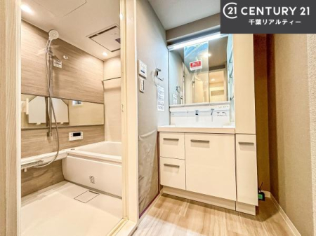 ���ʑ�E���ʏ� �O�ʋ��d�l�̐��ʏ��́A�g�����Ȃ݂����₷������I���͎��[�ɂȂ��Ă��܂��B�h���C���[�₨���ϓ����Еt������̂Ő��ʑ������X�b�L���ƌ����邱�Ƃ��o���܂��I