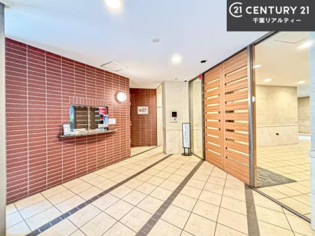 �G���g�����X �z������̗ǂ��G���g�����X�́A���Ƒ��₨�q�l���������}���Ă���܂��B
�����̕�炵�ɐS�n�悳�������炵�Ă�����Ԃł��B