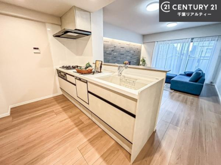 �L�b�`�� ��l�C�̑Ζʎ��V�X�e���L�b�`�����̗p���Ă��܂��I���Ƒ��̃R�~���j�P�[�V���������R�Ƒ�����݌v�ł��B
���q�l�ɂ��ڂ��͂��̂Ŋ������ł��ˁI�L�X�g���ĉ��K�ō�Ƃ��i�݂܂��B