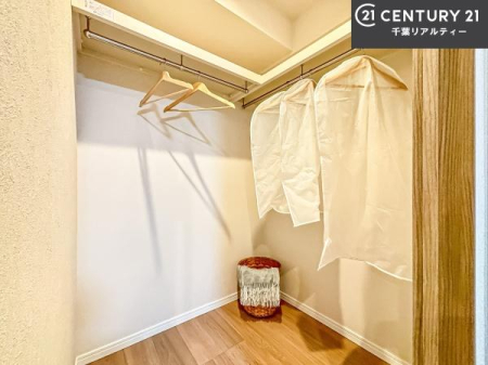 ���[ �E�H�[�N�C���N���[�[�b�g�t���ł��B��������̂��m���Ȃǂ����[���Ă��������ł��ˁI���ɂ���@�������ȂǋG�ߕ��̑傫�ȉƓd�����[�ł��܂��I