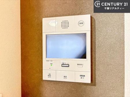 ���̑����� TV���j�^�[�t���C���^�[�z��������A�K��҂��f���Ŋm�F���Ă���Ή��ł��邽�߁A�h�Ɩʂ����S�ł��B���q�l�̂�����Ԏ��ɂ��S�����A���Ƒ��̈��S�E���S�ȕ�炵���T�|�[�g���܂��B