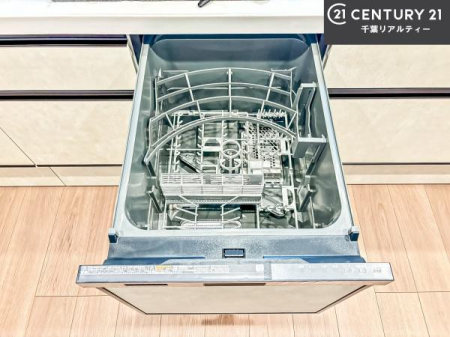 �L�b�`�� �H��@�t���̃L�b�`���ł��I�Z���������r��h�~�Ƃ��đ�ϊ��􂷂�֗��Ȏd�l�ł��I�r���g�C���Ȃ̂ŃL�b�`���̏ꏊ����炸�����X�y�[�X���L���g�����Ƃ��o���܂��I