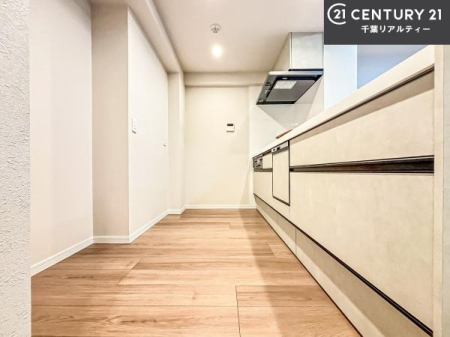 �L�b�`�� ��Ƃ肠�钲���X�y�[�X�ō�Ƃ����₷�����K�ȃL�b�`���ł��I
���q�l�ƈꏏ�ɂ��َq������y���߂�L�X�X�y�[�X�ł��B�y�����������ԂɂȂ肻���ł��ˁI