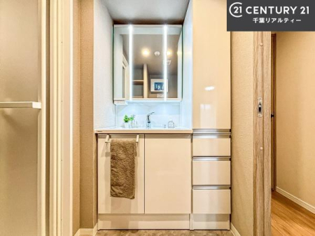 ���ʑ�E���ʏ� �O�ʋ��d�l�̐��ʏ��́A�g�����Ȃ݂����₷������I���͎��[�ɂȂ��Ă��܂��B�h���C���[�₨���ϓ����Еt������̂Ő��ʑ������X�b�L���ƌ����邱�Ƃ��o���܂��I