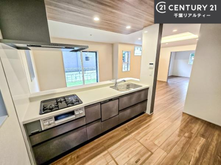 �L�b�`�� ��Ƃ肠�钲���X�y�[�X�ō�Ƃ����₷�����K�ȃL�b�`���ł��I
���q�l�ƈꏏ�ɂ��َq������y���߂�L�X�X�y�[�X�ł��B�y�����������ԂɂȂ肻���ł��ˁI