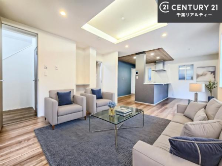 ���r���O �Ƌ��CG�p�[�X�ł��B��؂ȉƑ����W�܂邩�炱��LDK�ɂ͂�����肽���B
�q�����������C�ɏ΂��Ȃ��瑖�����Ă���p�����������u�L���Ƃɂ��ėǂ������v�Ǝv���u�Ԃł��B