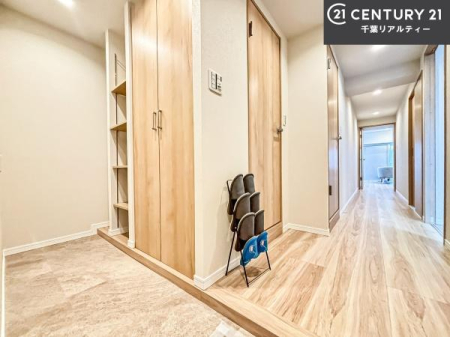 ���� �V���[�Y�{�b�N�X�t���B���ւ��Еt�����|�������₷���ł��I
�X�b�L���������ւŌ˂��J�����u�ԁA�������̂���S�n������Ԃ��o�}���Ă���܂��B