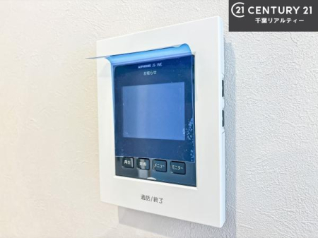 ���̑����� TV���j�^�[�t���C���^�[�z��������A�K��҂��f���Ŋm�F���Ă���Ή��ł��邽�߁A�h�Ɩʂ����S�ł��B���q�l�̂�����Ԏ��ɂ��S�����A���Ƒ��̈��S�E���S�ȕ�炵���T�|�[�g���܂��B