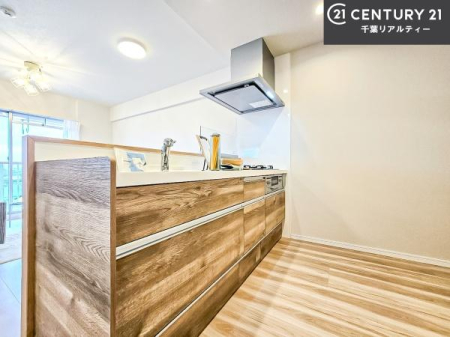 �L�b�`�� ��l�C�̑Ζʎ��V�X�e���L�b�`�����̗p���Ă��܂��I���Ƒ��̃R�~���j�P�[�V���������R�Ƒ�����݌v�ł��B
���q�l�ɂ��ڂ��͂��̂Ŋ������ł��ˁI�L�X�g���ĉ��K�ō�Ƃ��i�݂܂��B