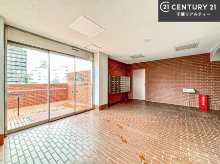 �G���g�����X �z������̗ǂ��G���g�����X�́A���Ƒ��₨�q�l���������}���Ă���܂��B
�����̕�炵�ɐS�n�悳�������炵�Ă�����Ԃł��B