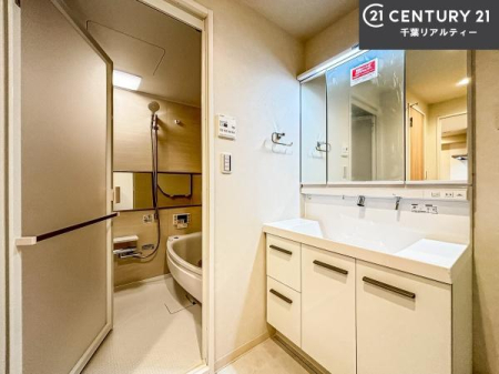 ���ʑ�E���ʏ� �O�ʋ��d�l�̐��ʏ��́A�g�����Ȃ݂����₷������I���͎��[�ɂȂ��Ă��܂��B�h���C���[�₨���ϓ����Еt������̂Ő��ʑ������X�b�L���ƌ����邱�Ƃ��o���܂��I