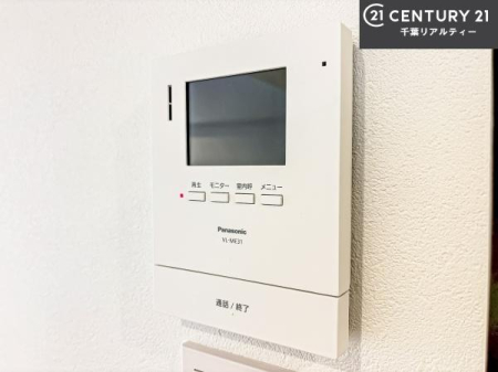 ���̑����� TV���j�^�[�t���C���^�[�z��������A�K��҂��f���Ŋm�F���Ă���Ή��ł��邽�߁A�h�Ɩʂ����S�ł��B���q�l�̂�����Ԏ��ɂ��S�����A���Ƒ��̈��S�E���S�ȕ�炵���T�|�[�g���܂��B