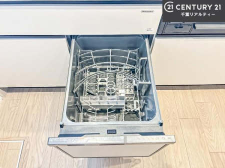 �L�b�`�� �H��@�t���̃L�b�`���ł��I�Z���������r��h�~�Ƃ��đ�ϊ��􂷂�֗��Ȏd�l�ł��I�r���g�C���Ȃ̂ŃL�b�`���̏ꏊ����炸�����X�y�[�X���L���g�����Ƃ��o���܂��I