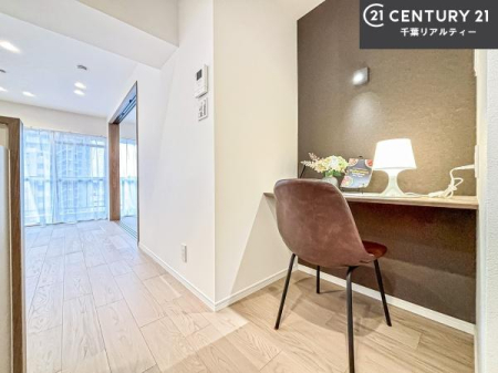 ���̑����� ���r���O�ɂ̓f�X�N�J�E���^�[�t���I
���q�l�̂��׋��X�y�[�X�₿����Ƃ�����Ƒ�ɂ��҂�����B