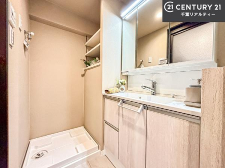 ���ʑ�E���ʏ� �O�ʋ��d�l�̐��ʏ��́A�g�����Ȃ݂����₷������I���͎��[�ɂȂ��Ă��܂��B�h���C���[�₨���ϓ����Еt������̂Ő��ʑ������X�b�L���ƌ����邱�Ƃ��o���܂��I