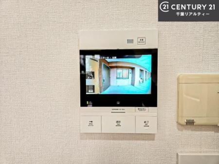 ���̑����� TV���j�^�[�t���C���^�[�z��������A�K��҂��f���Ŋm�F���Ă���Ή��ł��邽�߁A�h�Ɩʂ����S�ł��B���q�l�̂�����Ԏ��ɂ��S�����A���Ƒ��̈��S�E���S�ȕ�炵���T�|�[�g���܂��B