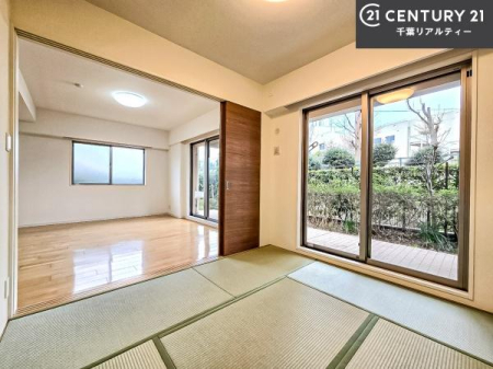 �a�� �^�^�~�̍��肪���炬��^����A�����b�N�X��ԁB�����傫���J�����̂���a���ƂȂ��Ă���܂��B���{�l�̐S������u�a�v�̋�ԁB