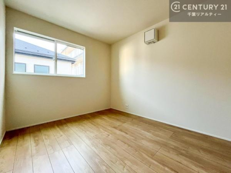 �q������ �����炽���Ղ��������A���ʂ����ǍD�Ȃ��߁A���K�ɉ߂������Ԃł��B
�q�ǂ������Ƃ��Ă��œK�ŁA�w�K�X�y�[�X��V�я�Ƃ��Ă����p�ł��܂��B