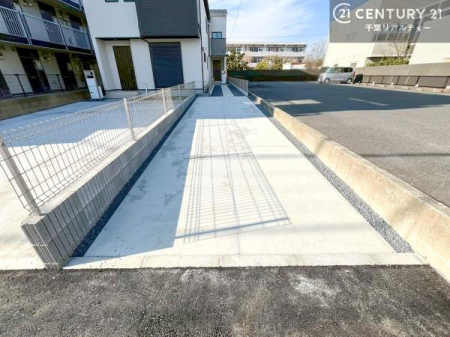 ���ԏ� ���ԃX�y�[�X��2�䕪����܂��I�Z�J���h�J�[�͂������A�o�C�N�⎩�]�ԂȂǂ��u���ꏊ�ɍ���܂���B