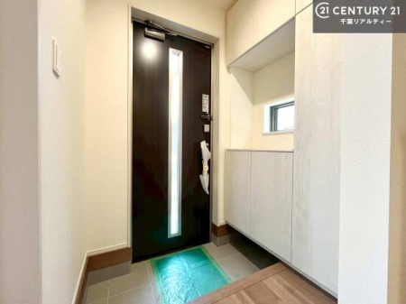 ���� �V���[�Y�{�b�N�X�t���B���ւ��Еt�����|�������₷���ł��I
�X�b�L���������ւŌ˂��J�����u�ԁA�������̂���S�n������Ԃ��o�}���Ă���܂��B