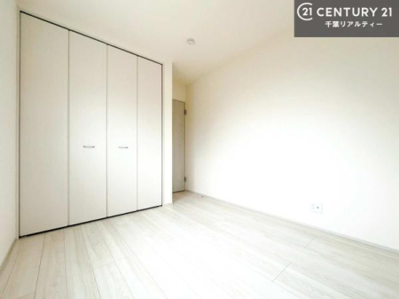 �m�� �L�x�Ȏ��[�X�y�[�X�ŁA�Z��Ԃ�������B
��������}���A��������Ԃ�ۂĂ���[�[���̏Z�܂��ł��B