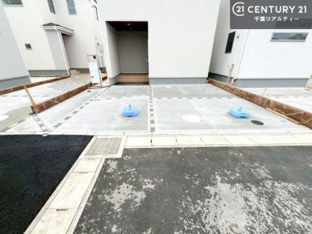 ���ԏ� ���ԃX�y�[�X��2�䕪����܂��I�Z�J���h�J�[�͂������A�o�C�N�⎩�]�ԂȂǂ��u���ꏊ�ɍ���܂���B