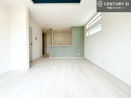 ���r���O �S�n�ǂ����r���O�͉Ƒ������R�ƏW�܂�܂��B�Ƒ��c�R�̎��Ԃ����������ł��B���Ƒ��ƁA����w�[���������Ԃ��߂��������ł��ˁB���邭�J���I�ȋ�Ԃł��B