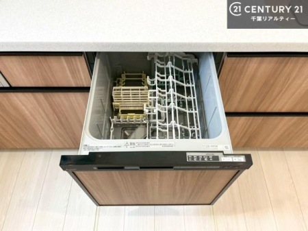 �L�b�`�� �H��@�t���̃L�b�`���ł��I�Z���������r��h�~�Ƃ��đ�ϊ��􂷂�֗��Ȏd�l�ł��I�r���g�C���Ȃ̂ŃL�b�`���̏ꏊ����炸�����X�y�[�X���L���g�����Ƃ��o���܂��I