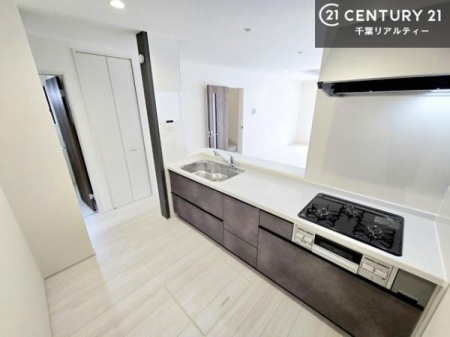 �L�b�`�� ��l�C�̑Ζʎ��V�X�e���L�b�`�����̗p���Ă��܂��I���Ƒ��̃R�~���j�P�[�V���������R�Ƒ�����݌v�ł��B
���q�l�ɂ��ڂ��͂��̂Ŋ������ł��ˁI�L�X�g���ĉ��K�ō�Ƃ��i�݂܂��B