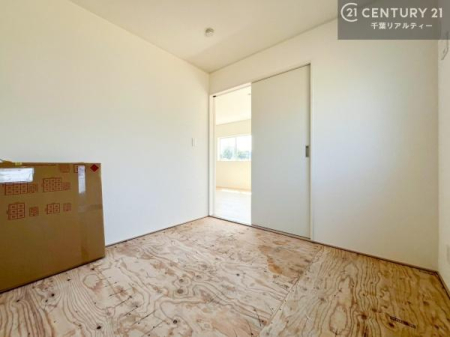 �a�� �܂���͕~����Ă���܂��񂪁A���r���O�Ɨאڂ��Ă���a���ł��I�q�ԂƂ��Ă͂������A�Ǝ��̋x�e�X�y�[�X�Ƃ��Ďg�p����̂������ł��ˁI