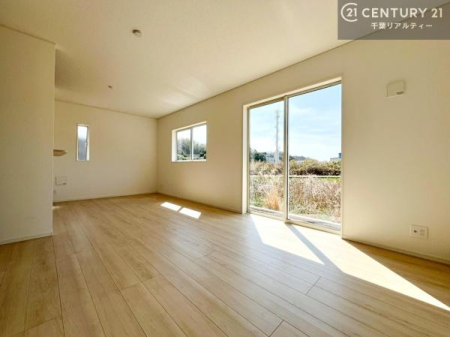 ���r���O �傫�ȑ����炽���Ղ�̗z���������閾�邢���r���O�B�J�����̂��郊�r���O�ŉƑ��c���̂��났�̎��Ԃ��߂����܂��I