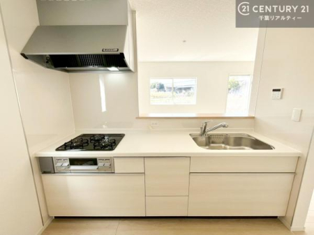 �L�b�`�� ��Ƃ����₷���V�X�e���L�b�`���ł��I���[����������t���Ă���̂ŁA�����X�y�[�X�ɕ���u���Ȃ��čςނ̂ŁA�L�X�g���āA���K�ɍ�Ƃ��ł��܂��I