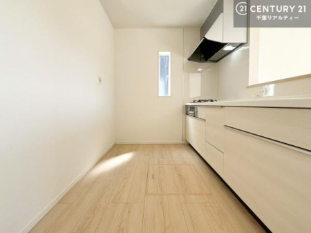 �L�b�`�� ��Ƃ肠�钲���X�y�[�X�ō�Ƃ����₷�����K�ȃL�b�`���ł��I
���q�l�ƈꏏ�ɂ��َq������y���߂�L�X�X�y�[�X�ł��B�y�����������ԂɂȂ肻���ł��ˁI