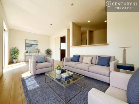 ���r���O �Ƌ��CG�p�[�X�ł��B�J�����̂���L�XLDK�I�\�t�@�[��_�C�j���O�e�[�u����u���Ă������ɂȂ�Ȃ��̂ŉ��K�ɉ߂����܂��I�R�~���j�P�[�V���������₷�����r���O�ł��I