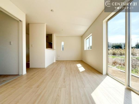 ���r���O �傫�ȑ����炽���Ղ�̗z���������閾�邢���r���O�B�J�����̂��郊�r���O�ŉƑ��c���̂��났�̎��Ԃ��߂����܂��I