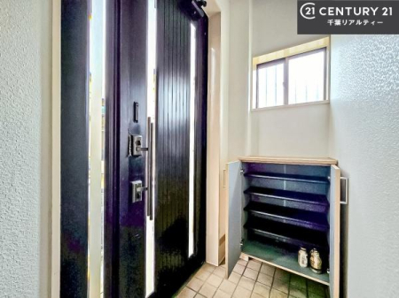 ���� �V���[�Y�{�b�N�X�t���Ȃ̂ŁA���ւ��Еt�����|�������₷���ł��I
�X�b�L���������ւŌ˂��J�����u�ԁA�������̂���S�n������Ԃ��o�}���Ă���܂��B
