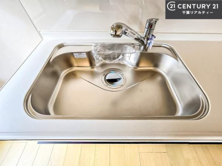 �L�b�`�� ���C�h�ȃV���N�ł��ˁI�������˂ɂ������������₷���Ǝ����y�X�d�l�̃V�X�e���L�b�`���ł��I
�f�U�C�����Ƌ@�\�������˂��L�b�`���Ő�����������܂��ˁI