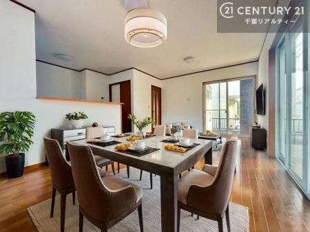 ���r���O �Ƌ��CG�p�[�X�ł��B�傫�ȑ����炽���Ղ�̗z���������閾�邢���r���O�B�J�����̂��郊�r���O�ŉƑ��c���̂��났�̎��Ԃ��߂����܂��B