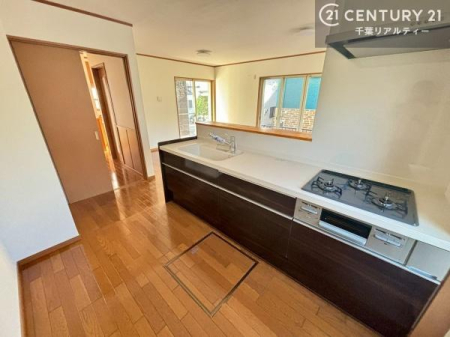 �L�b�`�� ��l�C�̑Ζʎ��V�X�e���L�b�`�����̗p���Ă��܂��I���Ƒ��̃R�~���j�P�[�V���������R�Ƒ�����݌v�ł��B
���q�l�ɂ��ڂ��͂��̂Ŋ������ł��ˁB�L�X�g���ĉ��K�ɍ�Ƃ��i�݂܂��B