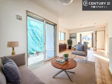 ���r���O �Ƌ��CG�p�[�X�ł��B�J�����̂���L�XLDK�I�\�t�@�[��_�C�j���O�e�[�u����u���Ă������ɂȂ�Ȃ��̂ŉ��K�ɉ߂����܂��I�R�~���j�P�[�V���������₷�����r���O�ł��I