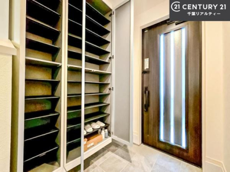 ���� �V���[�Y�{�b�N�X�t���Ȃ̂ŁA���ւ��Еt�����|�������₷���ł��I
�X�b�L���������ւŌ˂��J�����u�ԁA�������̂���S�n������Ԃ��o�}���Ă���܂��B