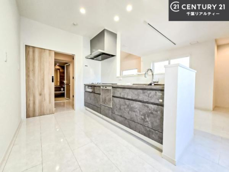 �L�b�`�� ��Ƃ����₷���V�X�e���L�b�`���ł��I���[����������t���Ă���̂ŁA�����X�y�[�X�ɕ���u���Ȃ��čςނ̂ŁA�L�X�g���āA���K�ɍ�Ƃ��ł��܂��I