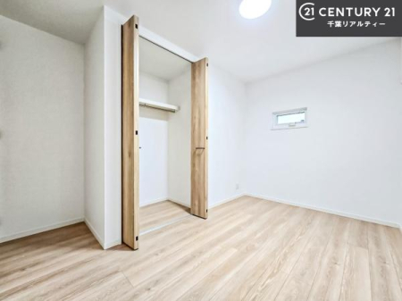 �m�� ���[�X�y�[�X�����Ă��܂��I�������X�b�L�����ڂ��鎖���ł��܂��ˁB
�Ƌ��I�΂Ȃ��V���v���ȃf�U�C���ׁ̈A�Ƌ��I�΂����C�ɓ���̋�ԍ�肪�ł������ł��ˁB